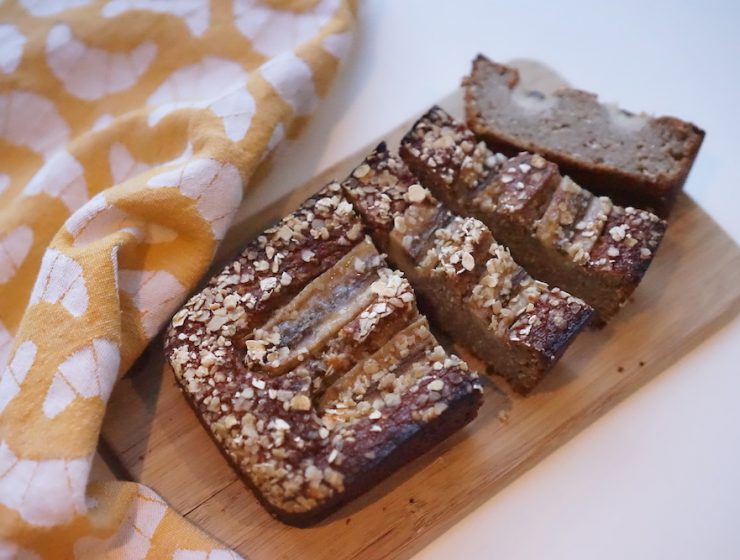 Hoe maak je een gezondere ontbijtcake? Lees hier het recept met banaan, kokos en havermeel