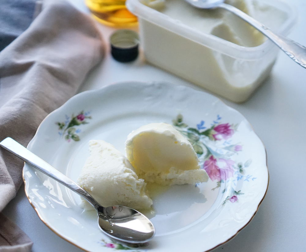 plek Verstrikking ontwikkelen Recept: Licor 43 ijs met maar 3 ingrediënten (zonder ijsmachine) – Miss  Beans' Kitchen